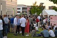 On 14 May 2022, Hochschule Düsseldorf – University of Applied Sciences (HSD) could finally celebrate its 50th anniversary – and the response exceeded everything all organisers had hoped for: Several thousand people came to celebrate during the day and well into the night, creating a unique atmosphere on campus and enjoying wonderful weather.